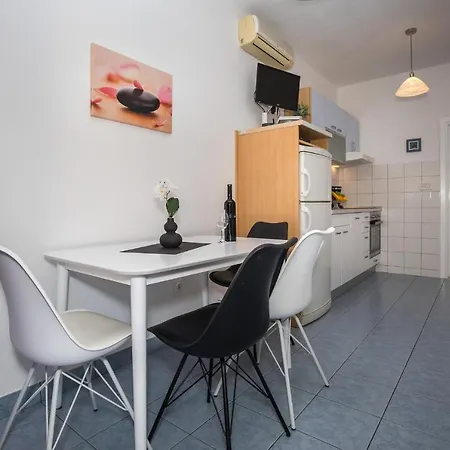Apartmani Filipic Bol Exterior photo